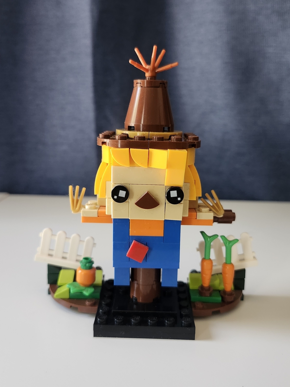 LEGO BRICKHEADZ: Thanksgiving Scarecrow (40352) Retired, No Box, No Instructions